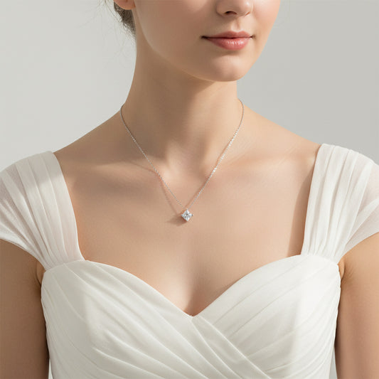 Collier pendentif géométrique en moissanite et argent sterling