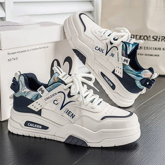 Petites chaussures blanches à semelle épaisse