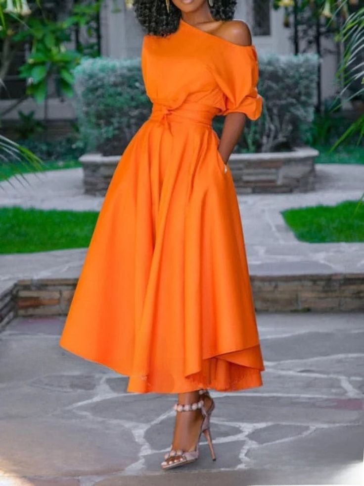 Robe unie asymétrique