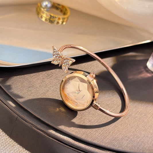 Montre en quartz à bracelet ouvert avec incrustation de diamants