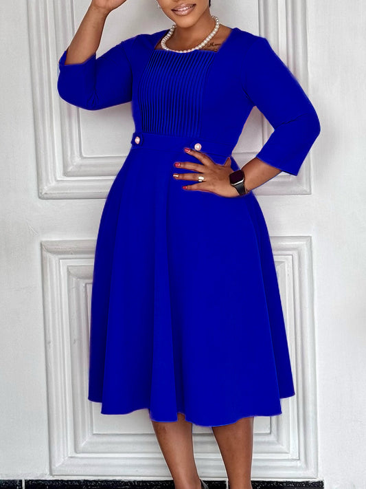 Robe plissée à taille haute et col carré pour femme