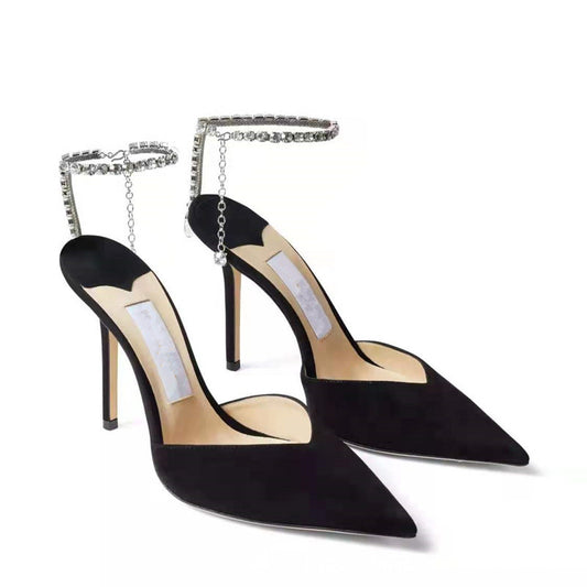 Des femmes en tongs