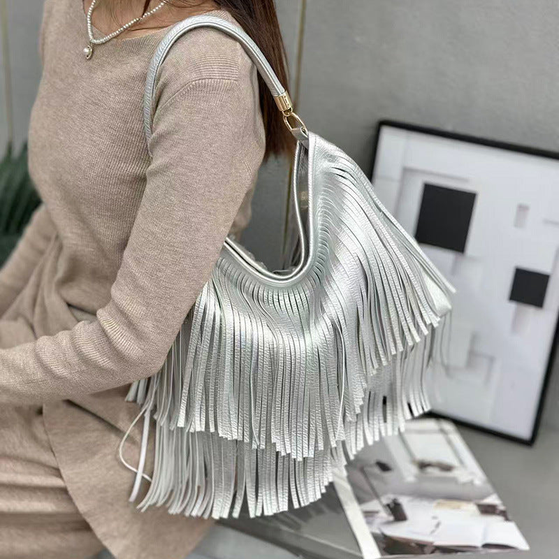 Sac bandoulière en cuir souple à double pompon