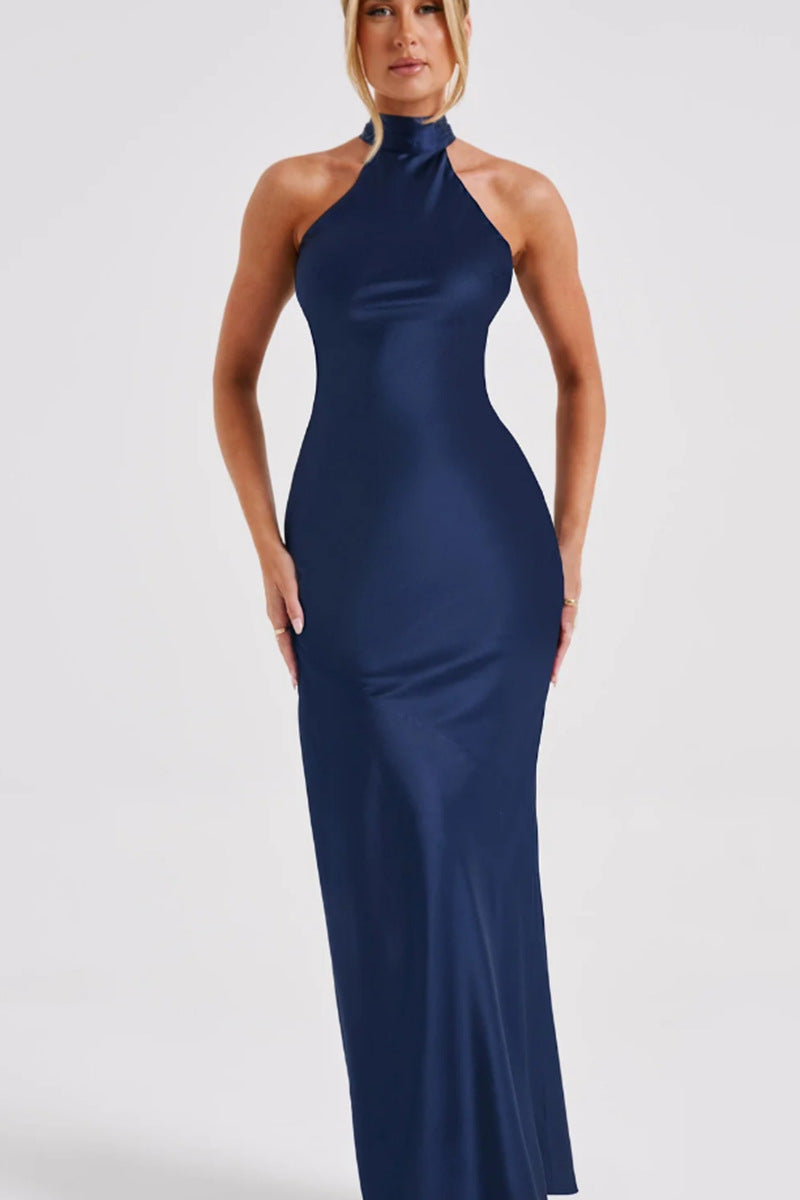 Robe fendue en satin au style design