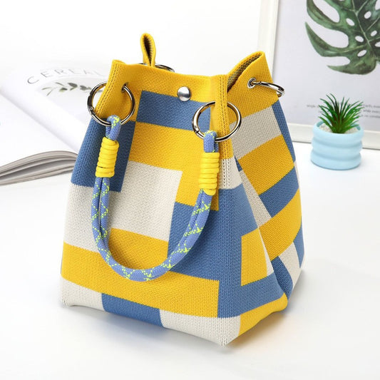 Sac à main tricoté avec boucle magnétique