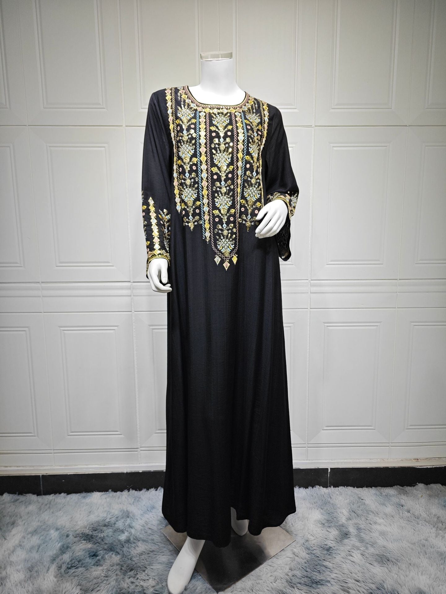 Robe longue brodée pour femmes