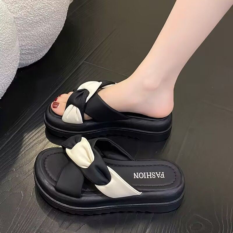 Chausures :Chaussons à semelle plateforme avec brides croisées