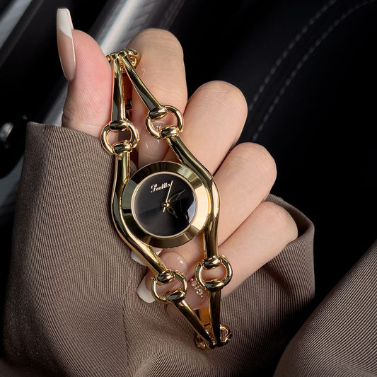 Montre femme quartz au design creux