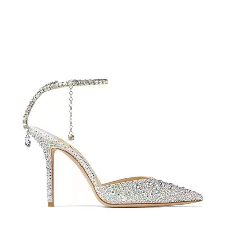 Des femmes en tongs