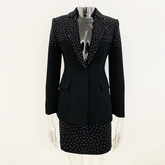 Ensemble blazer et jupe ajusté à strass