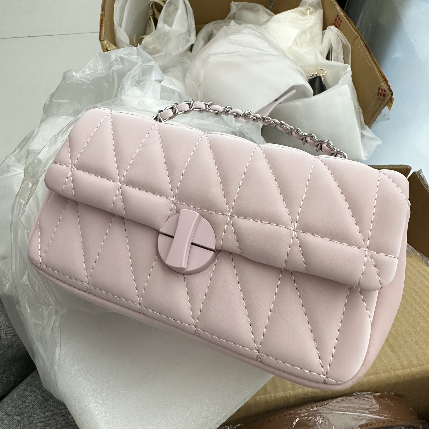 Sac bandoulière matelassé à chaîne