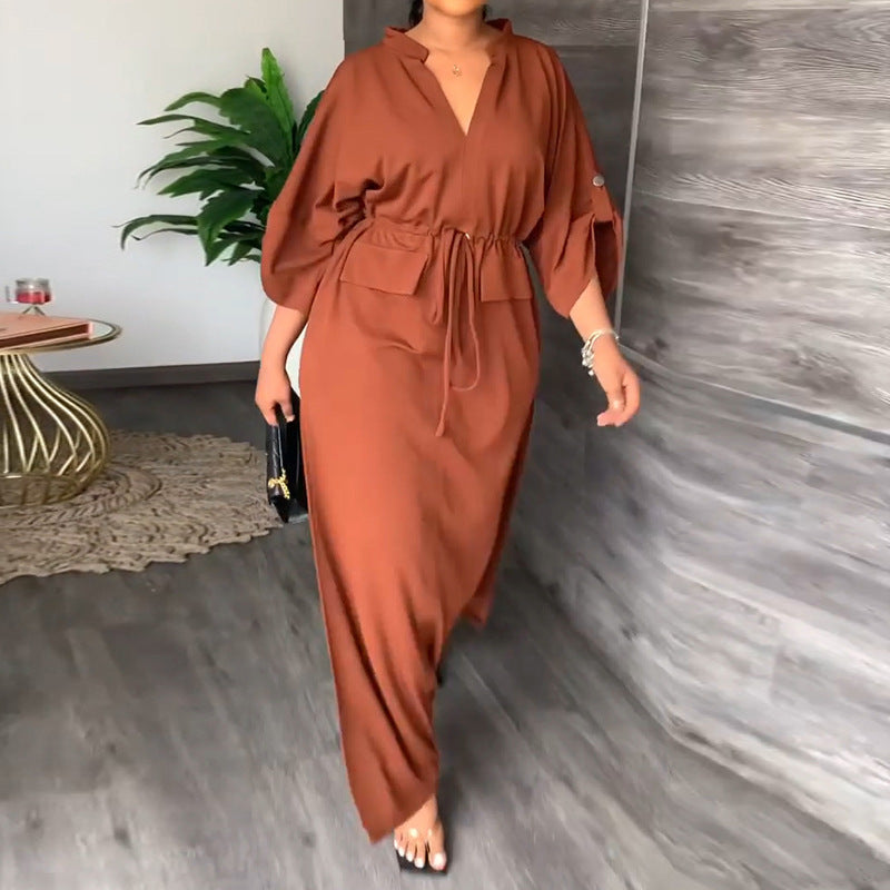 Robe longue élégante avec liens et manches chauve-souris