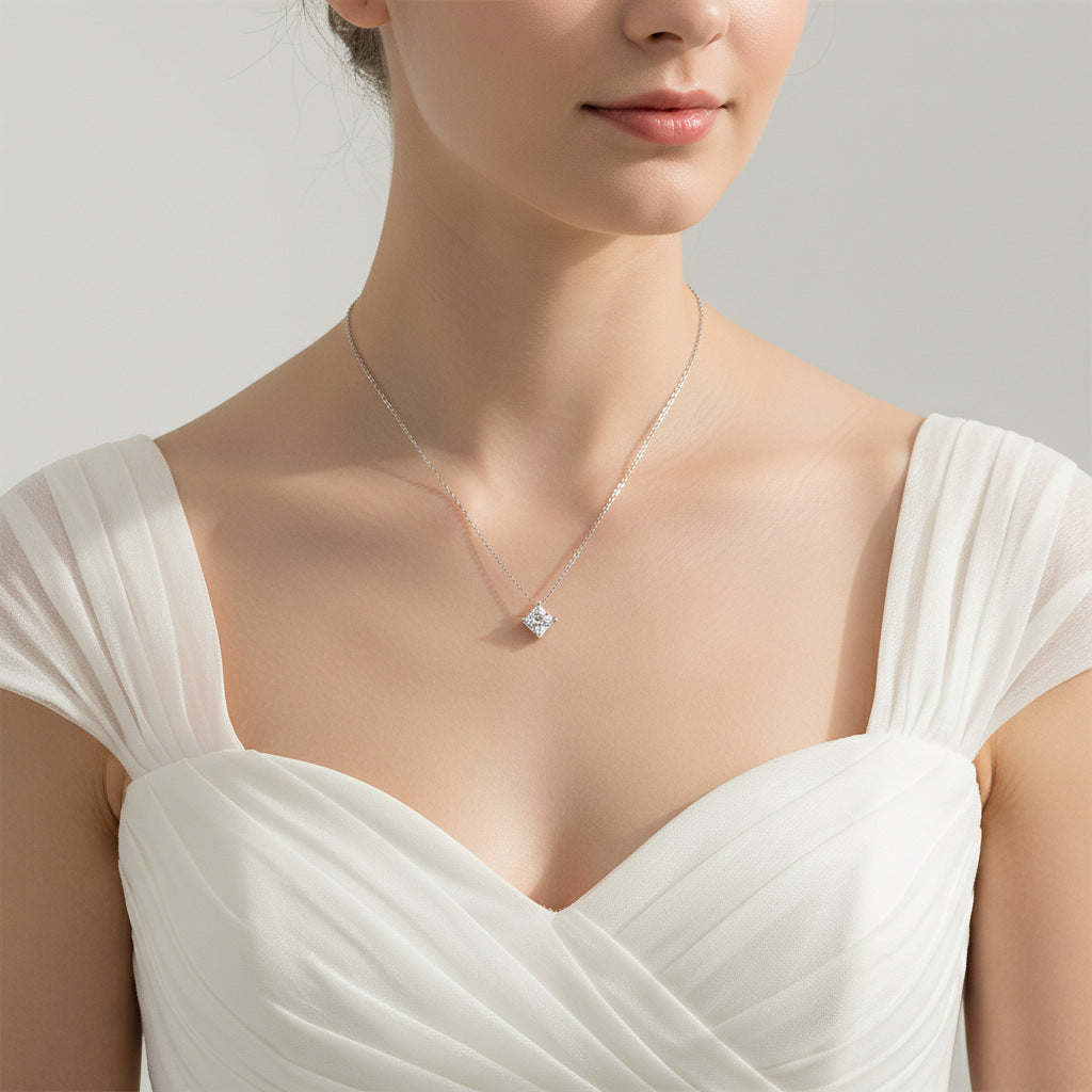 Collier pendentif géométrique en moissanite et argent sterling