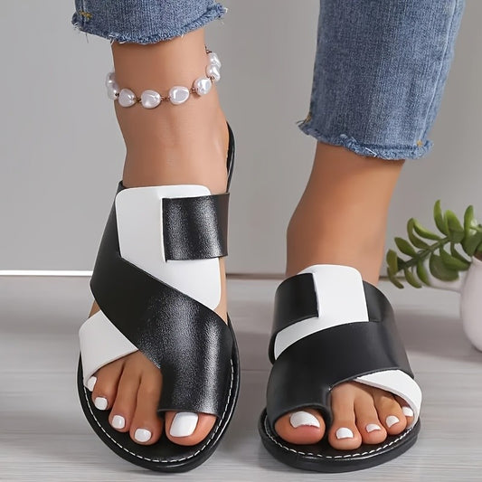 Chaussons plats décontractés grande taille pour femmes, 2024, nouvelle collection à blocs de couleurs, bout ouvert confortable, noir et blanc, chaussures de style exposition commerciale