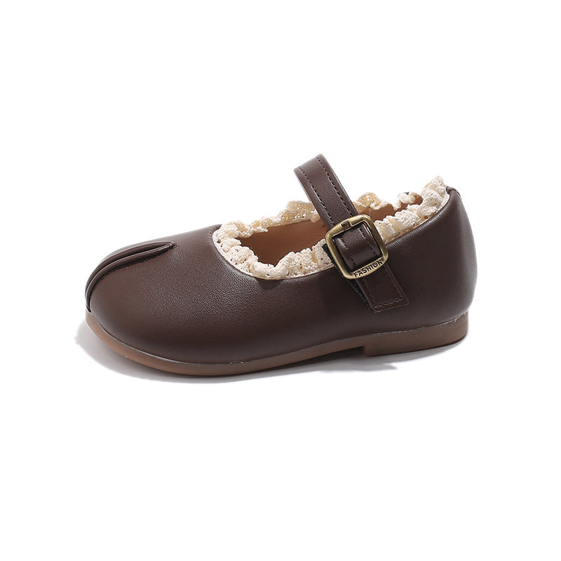 Petites chaussures en cuir pour filles