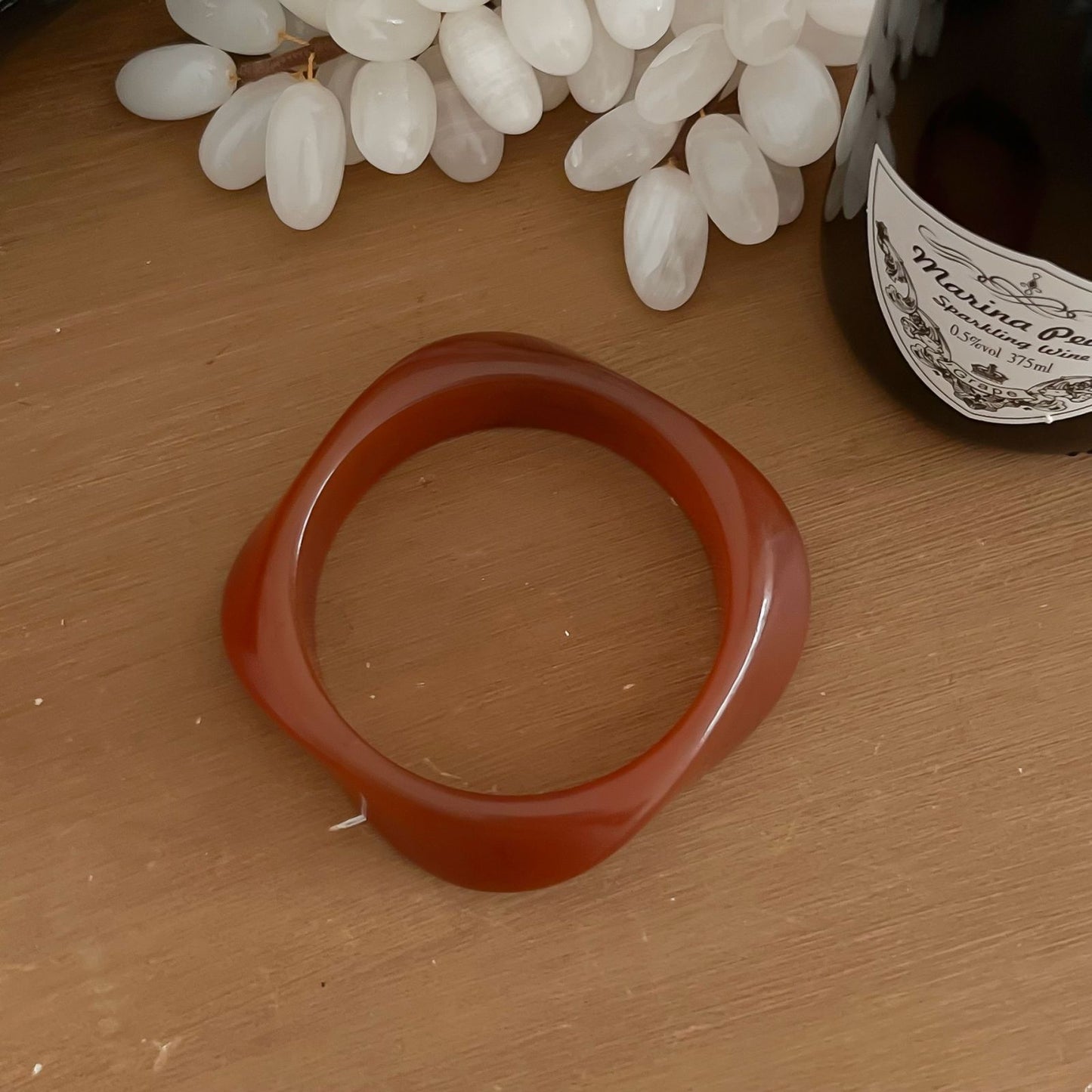 Bracelet géométrique irrégulier en résine pour femme