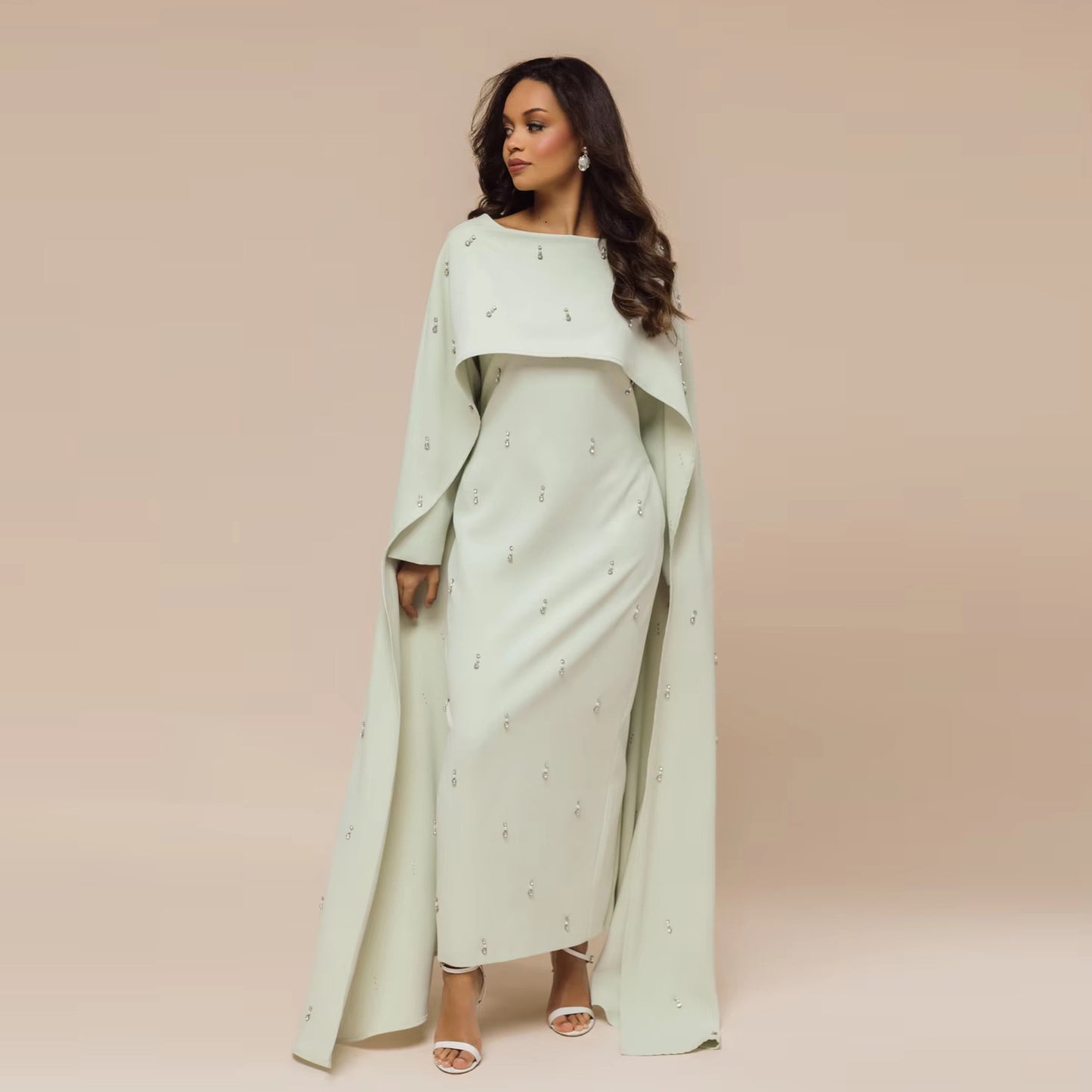 Robe élégante en deux pièces avec jupe évasée et perles
