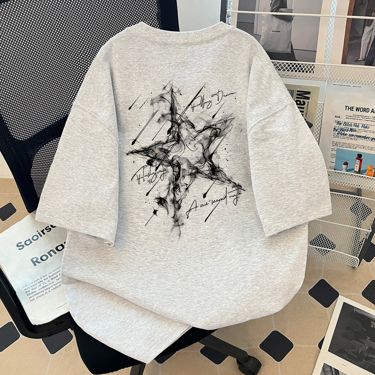 T-shirt en coton imprimé à épaules tombantes
