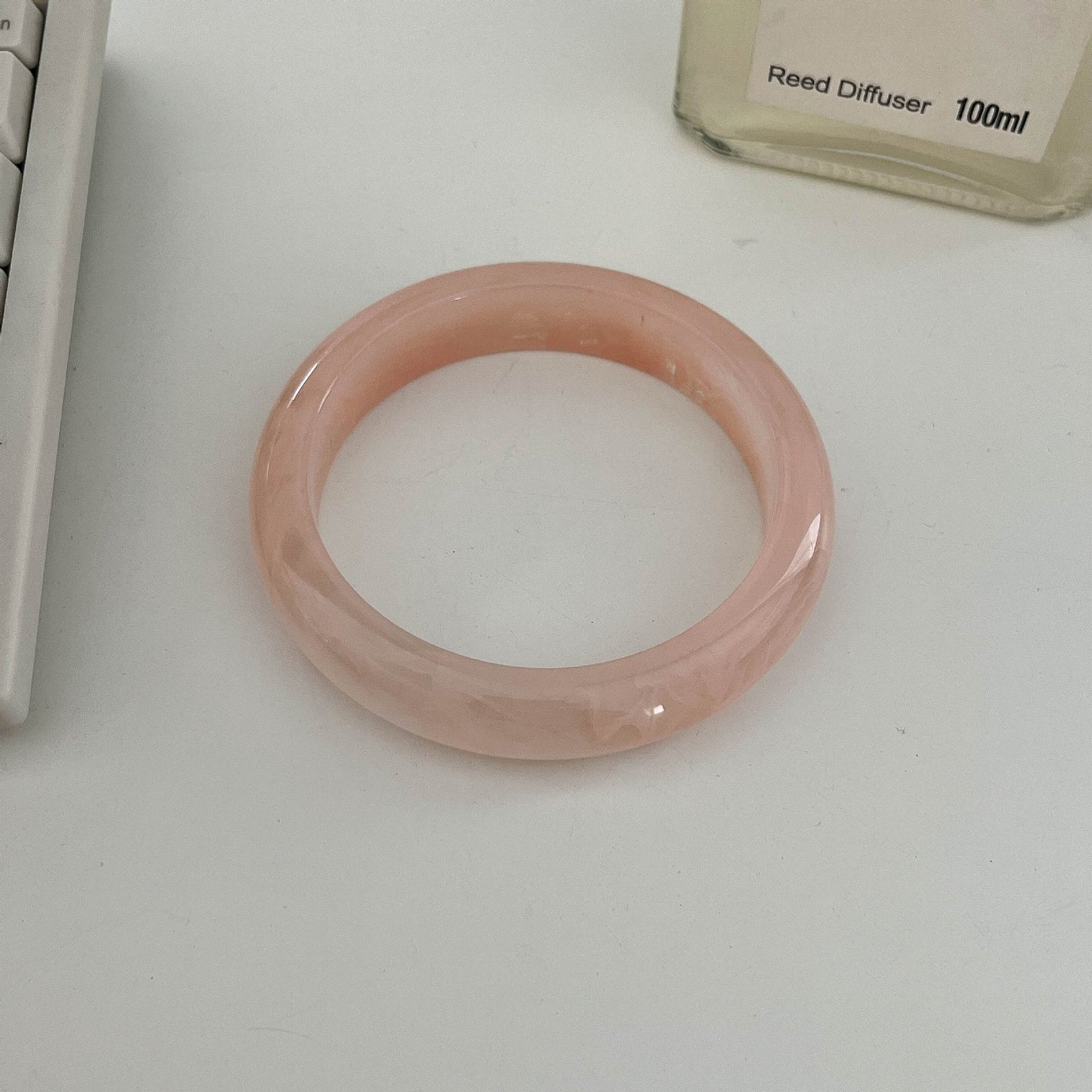 Collection de bracelets en résine personnalisés pour femmes