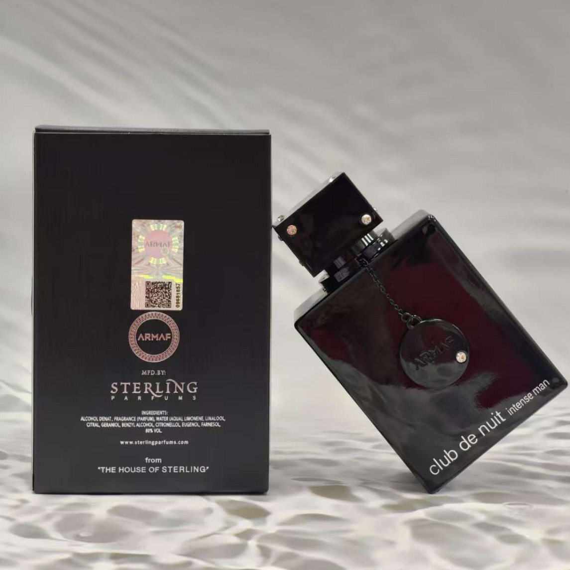 Le parfum pour hommes a une fragrance longue durée