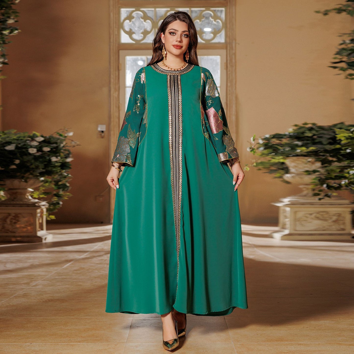 Robe kaftan brodée à sequins