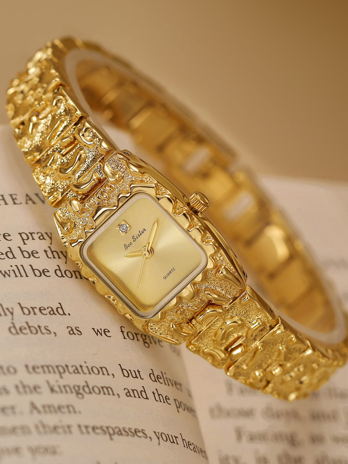 Montre quartz vintage pour femmes avec bracelet en alliage