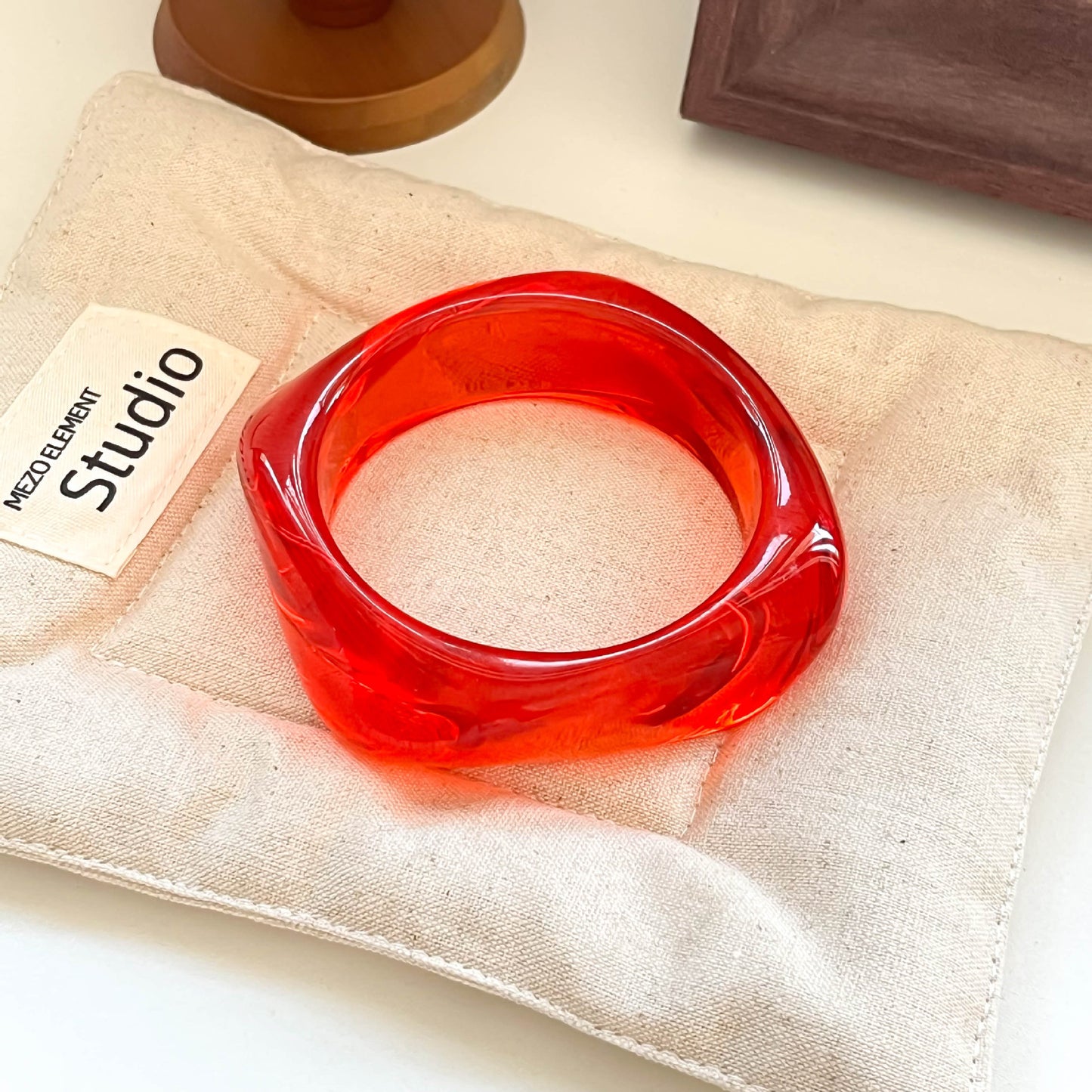 Bracelet géométrique irrégulier en résine pour femme