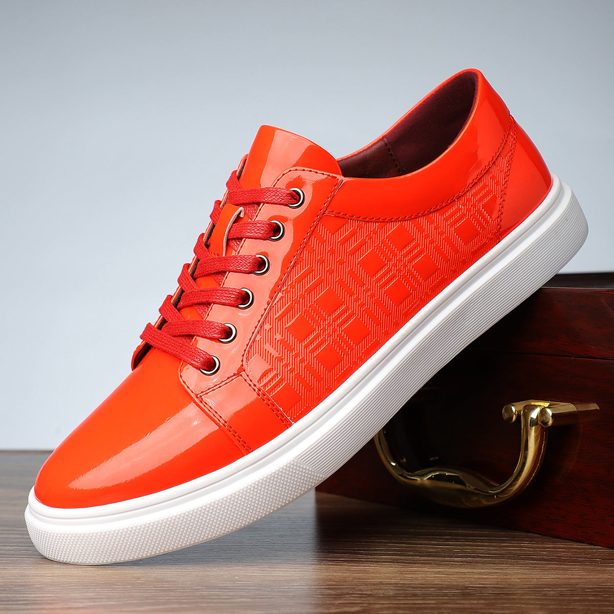 Chaussures en cuir verni pour hommes à bout pointu