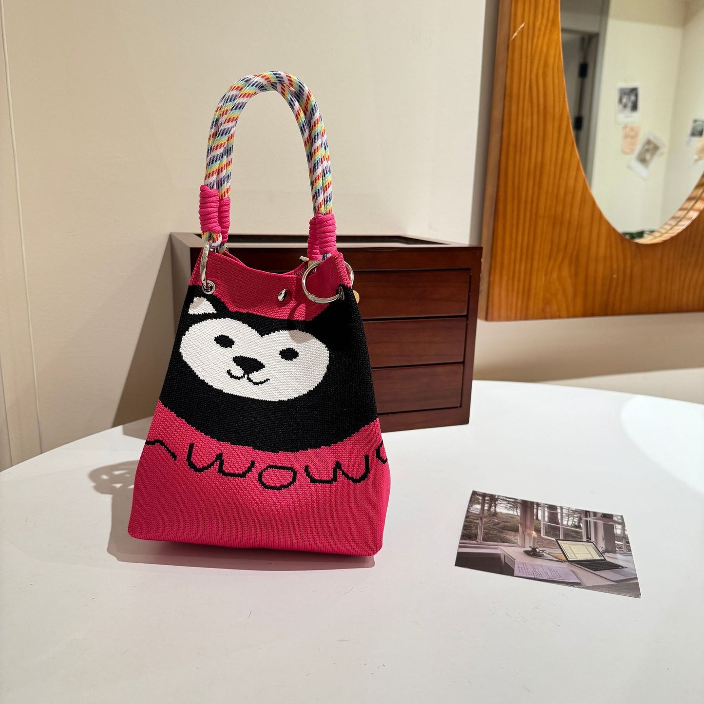 Sac à main tricoté avec boucle magnétique