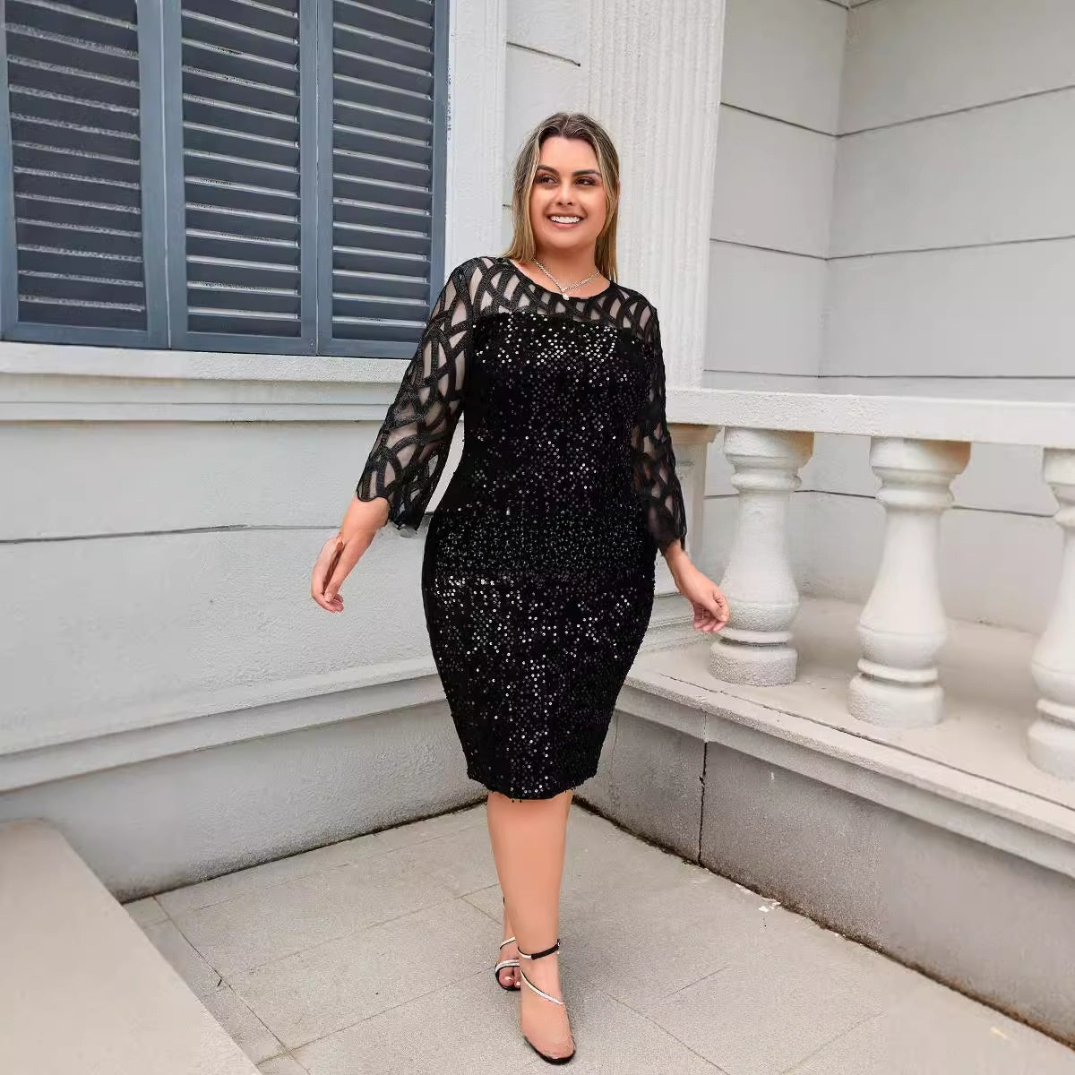 Habit :Robe élégante à sequins et empiècements en résille