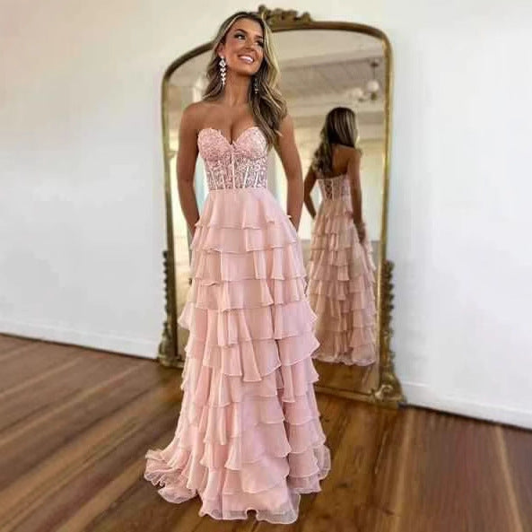 Robe de soirée moulante sans bretelles avec fente