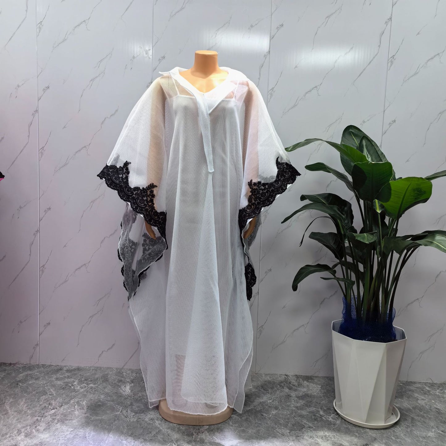 Habit :Robe longue fluide brodée