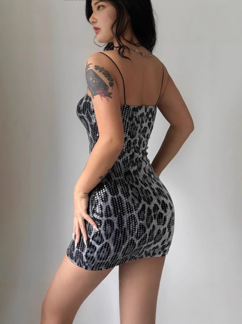 Robe moulante à sequins imprimé léopard