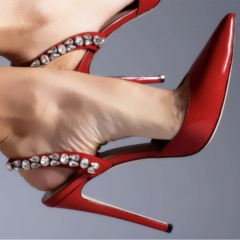 Chaussures à talons hauts à pointe pointue sans côtés avec clous