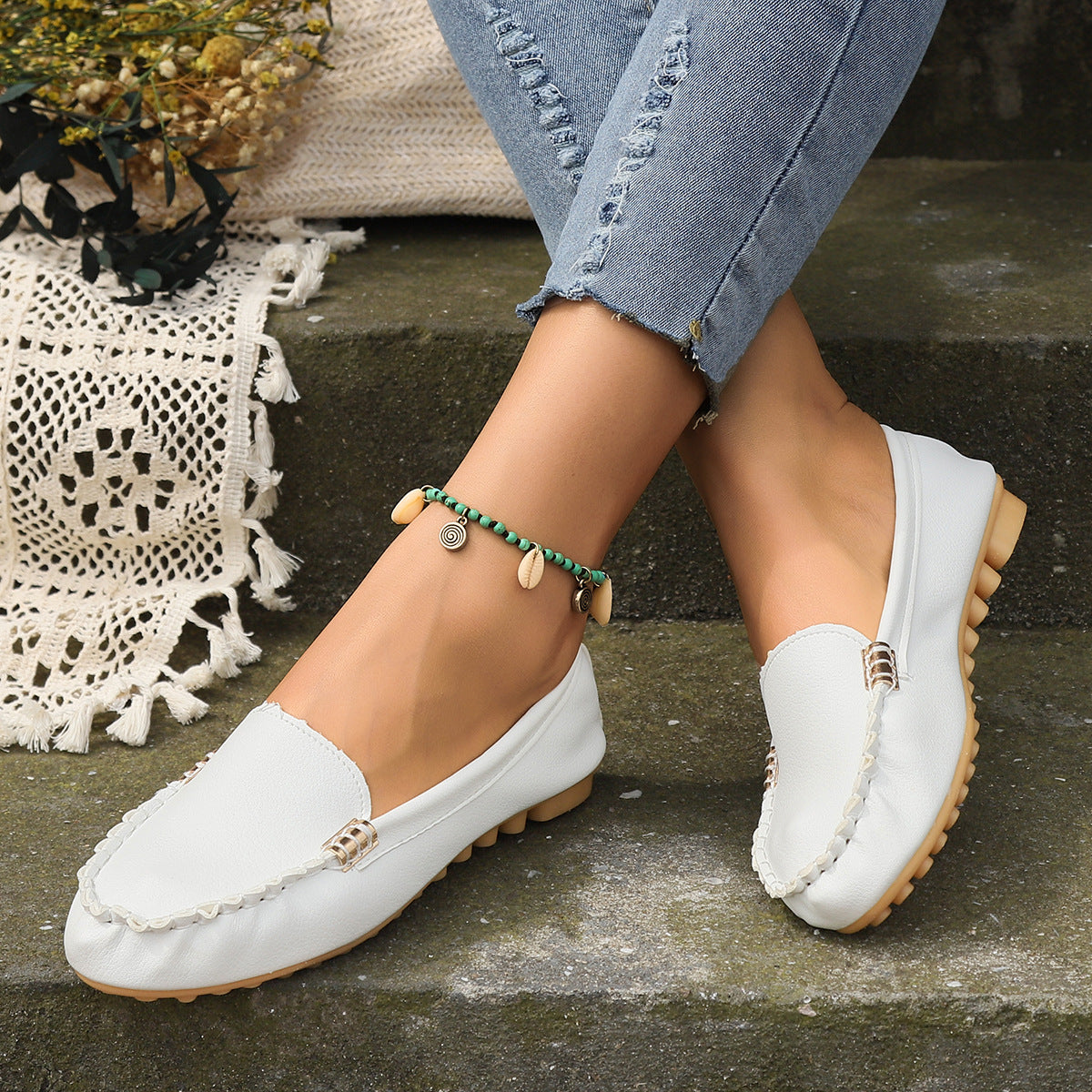 Chaussures pour femmes grande taille transfrontalières Europe et États-Unis printemps et automne 2024 nouvelles chaussures en cuir de haricot à bout peu profond à semelle plate chaussures pour femmes commerce extérieur en gros