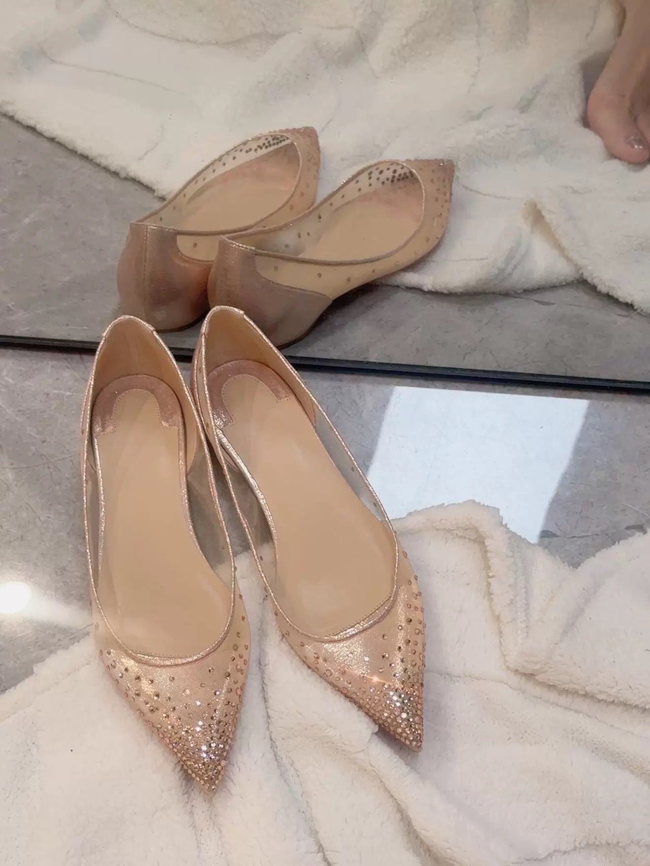 Chaussures :Ballerines pointues en résille et strass