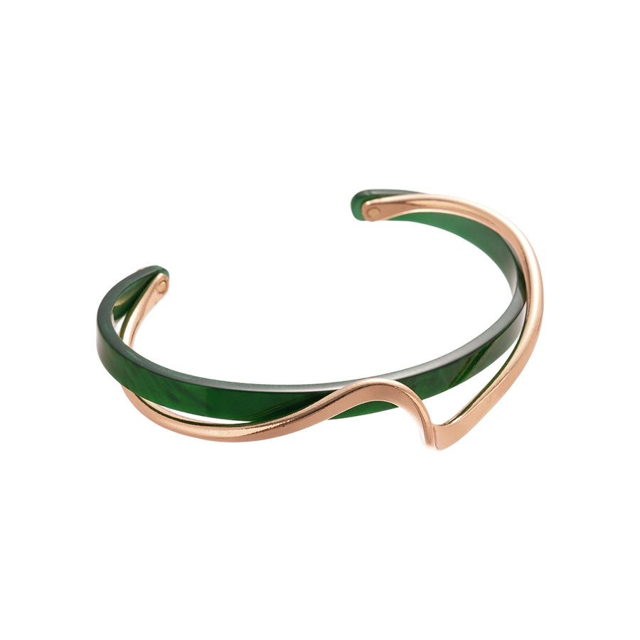 Bracelet ouvert en résine à motif vagues irrégulières