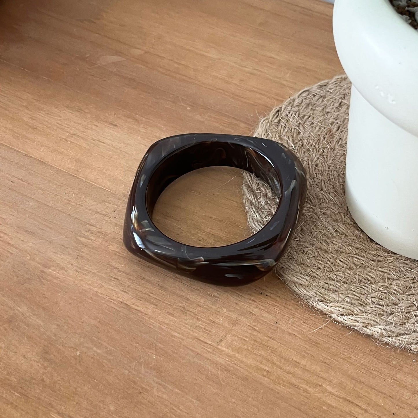 Bracelet géométrique irrégulier en résine pour femme