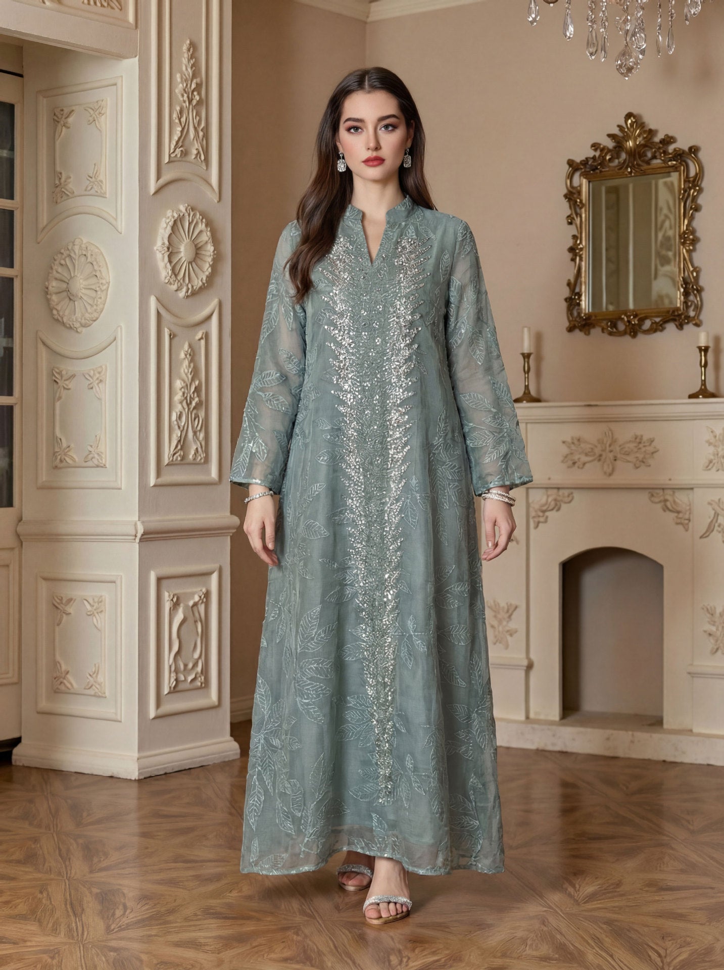 Robe longue en maille brodée avec sequins