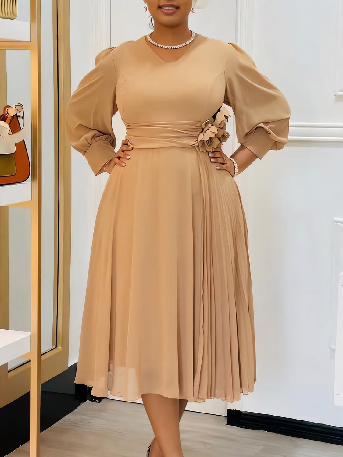 Habit :Robe midi élégante de coupe trapèze à manches lanternes