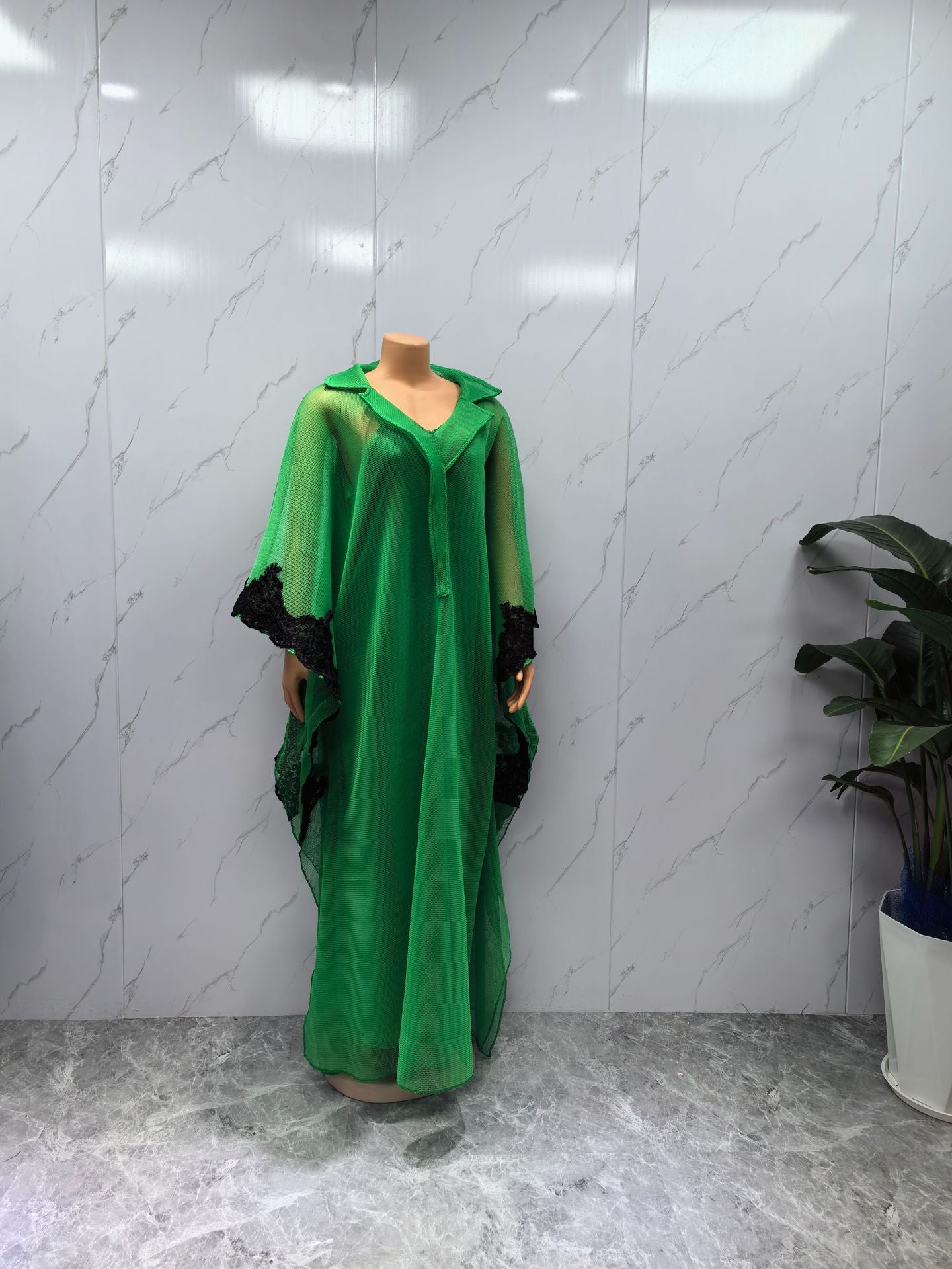Habit :Robe longue fluide brodée