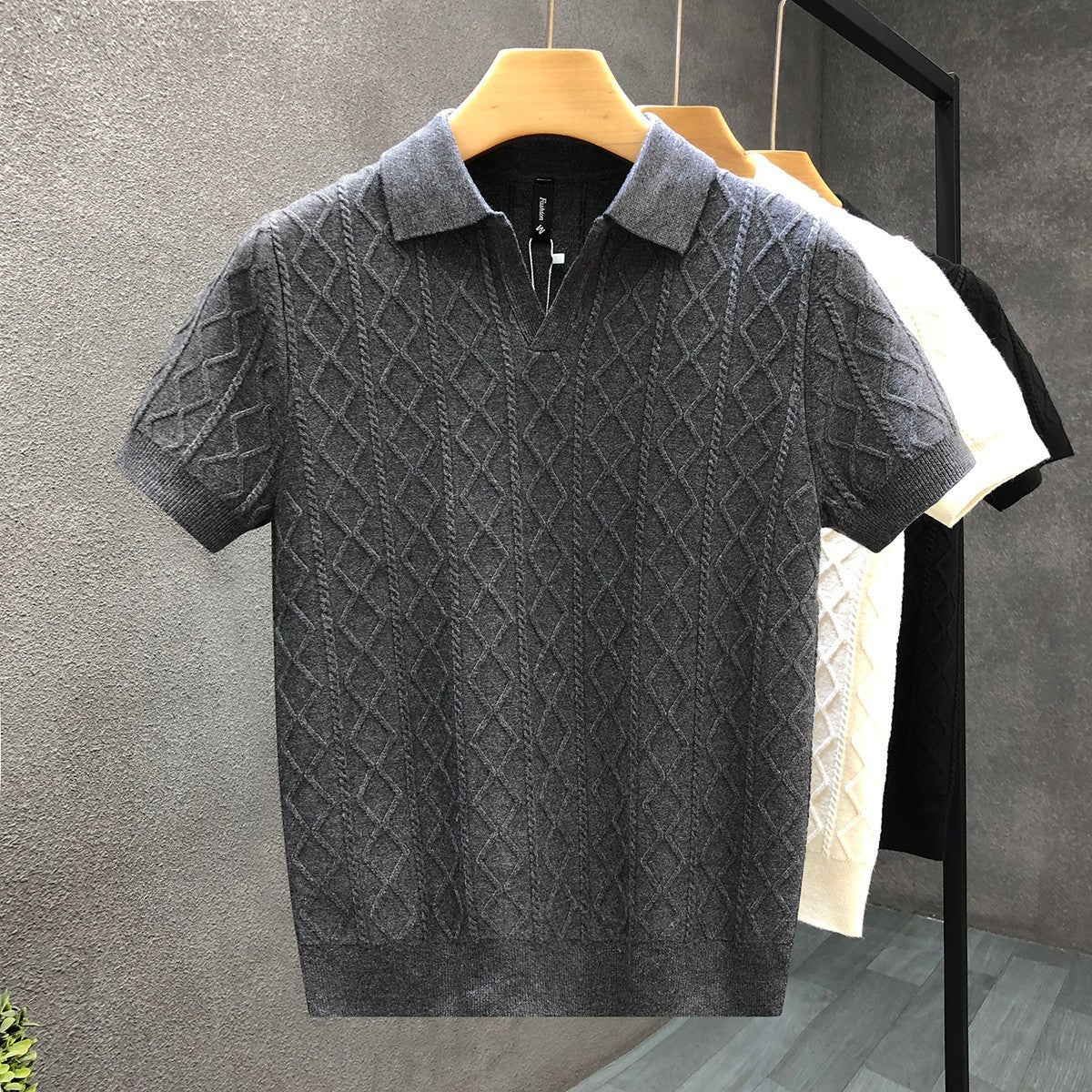 Polo texturé à col en V pour homme