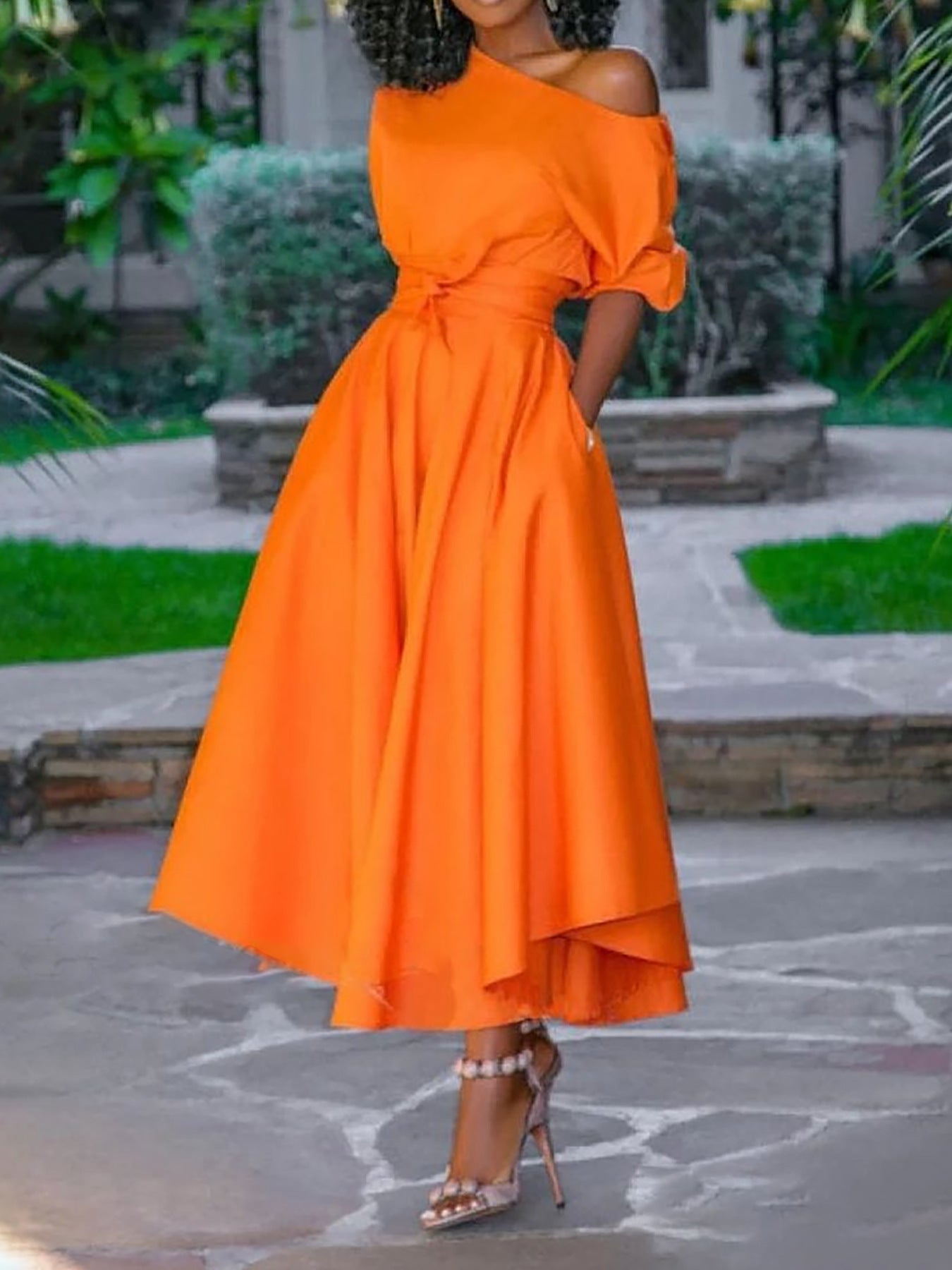 Robe unie asymétrique