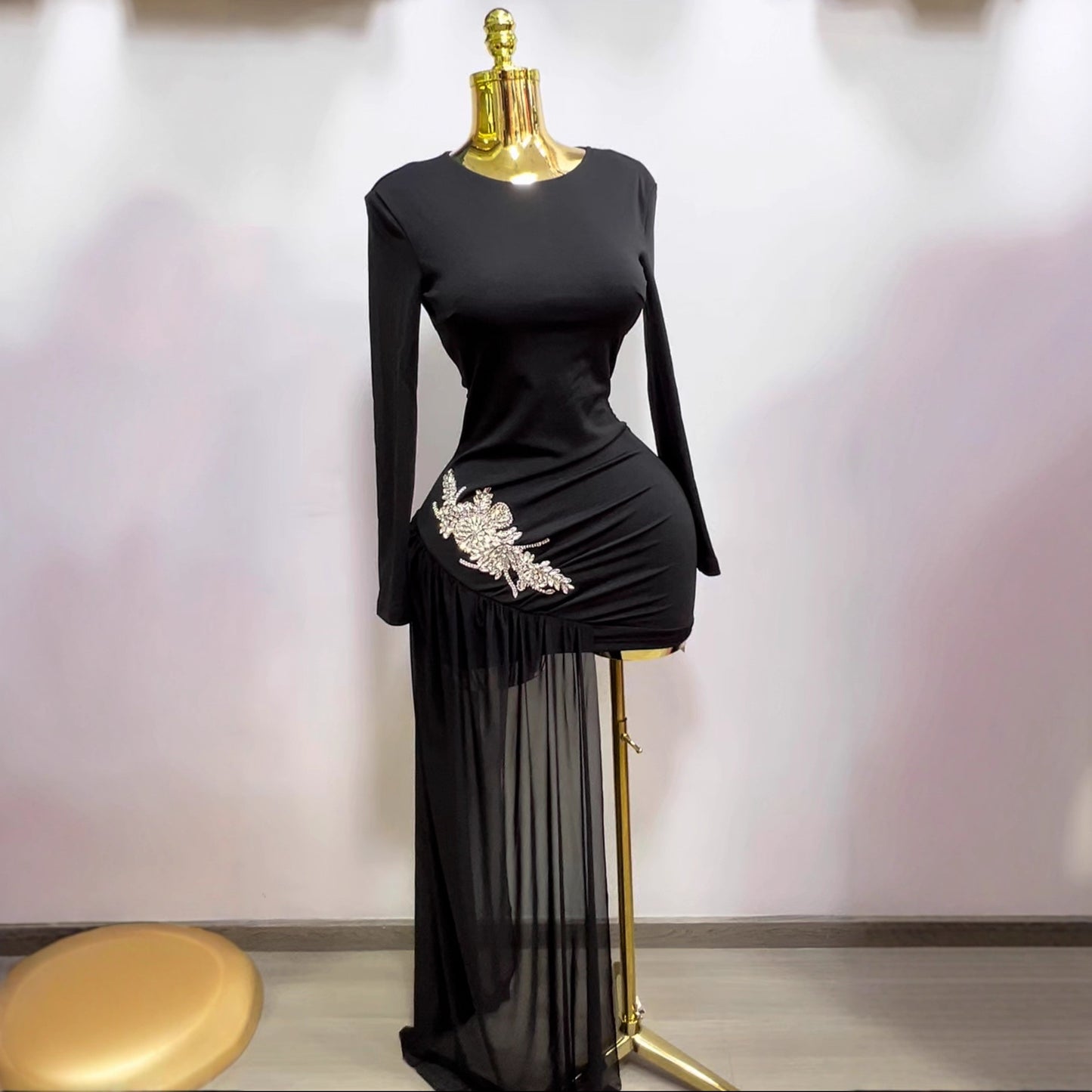 Habit :Robe à manches longues moulante ornée de strass pour femme