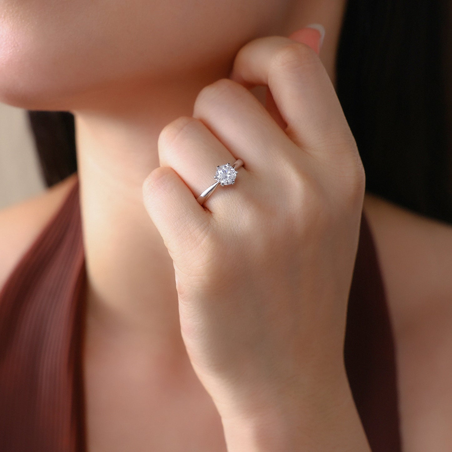 Bague en argent sterling avec moissanite à six griffes