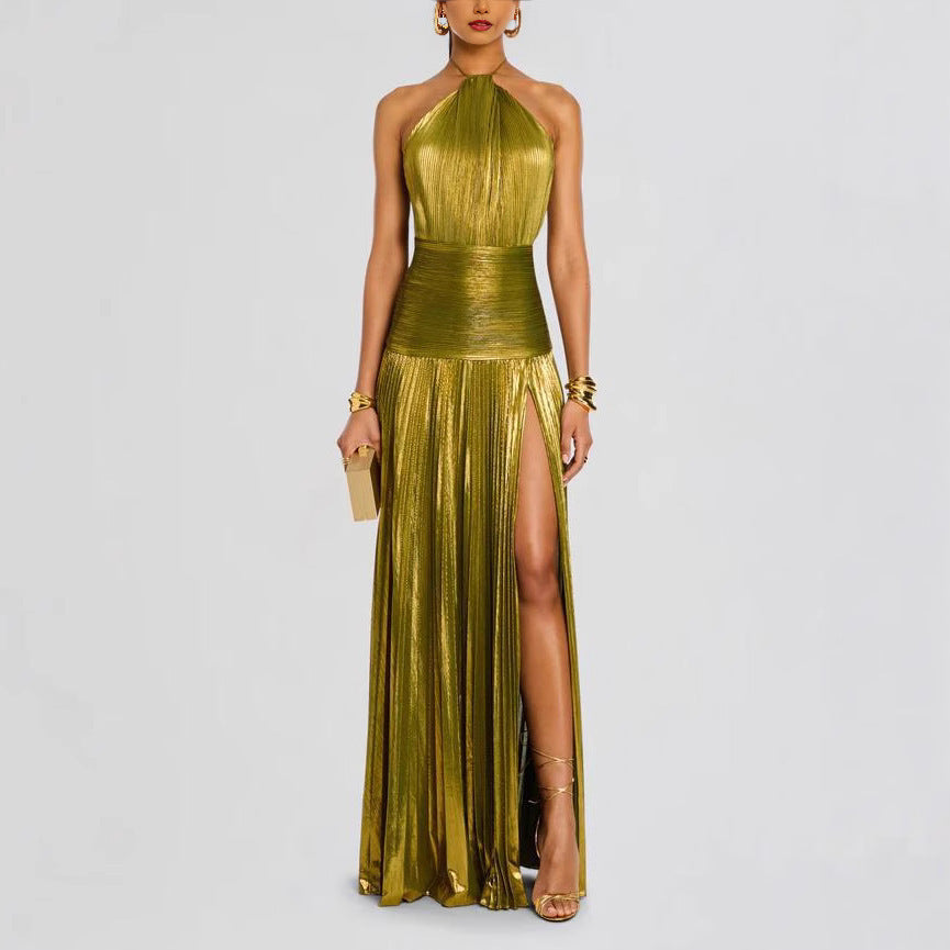 Robe longue métallique plissée à col licou avec fente et dos nu