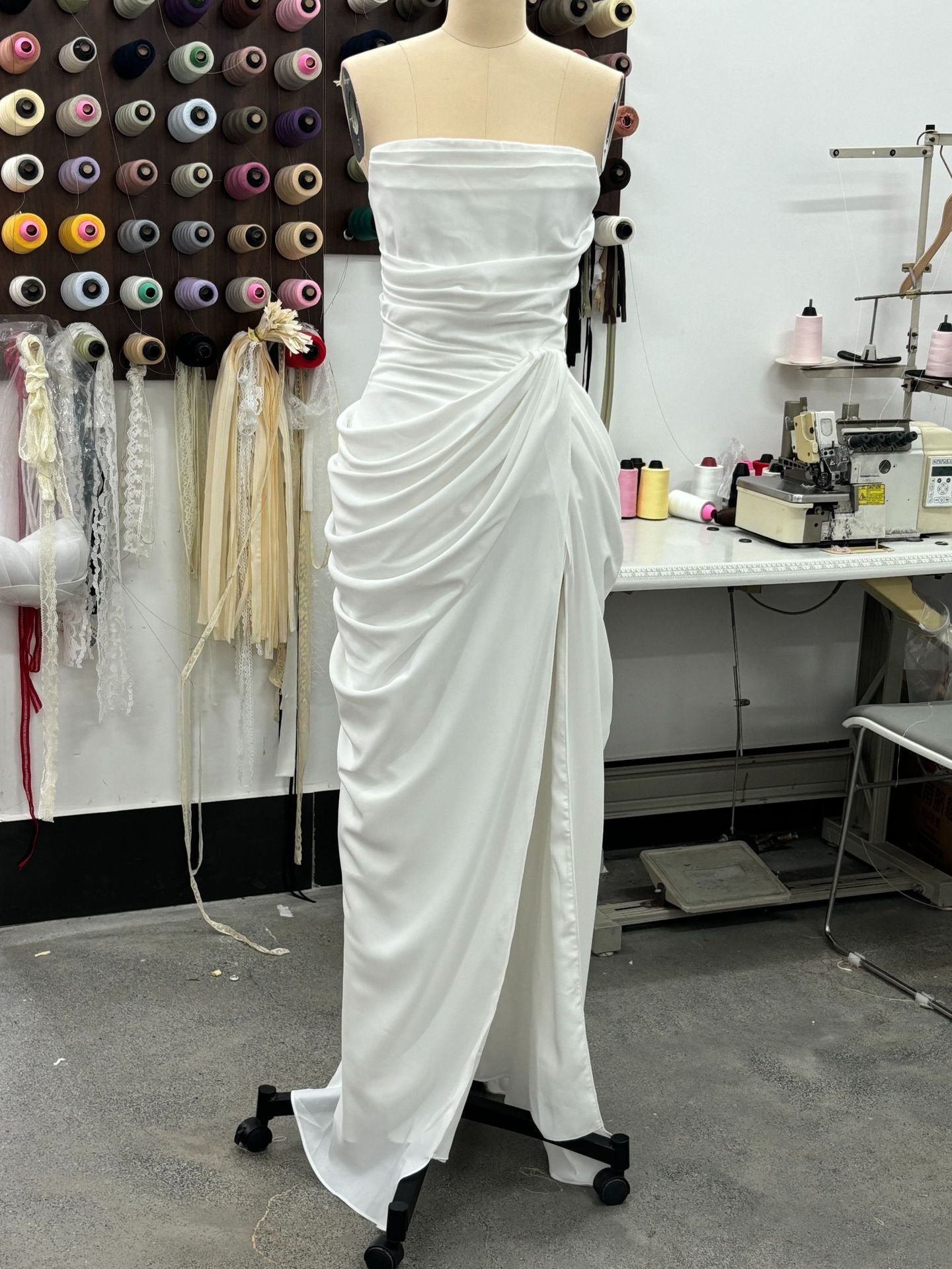 Robe longue bustier sexy à taille froncée avec fente