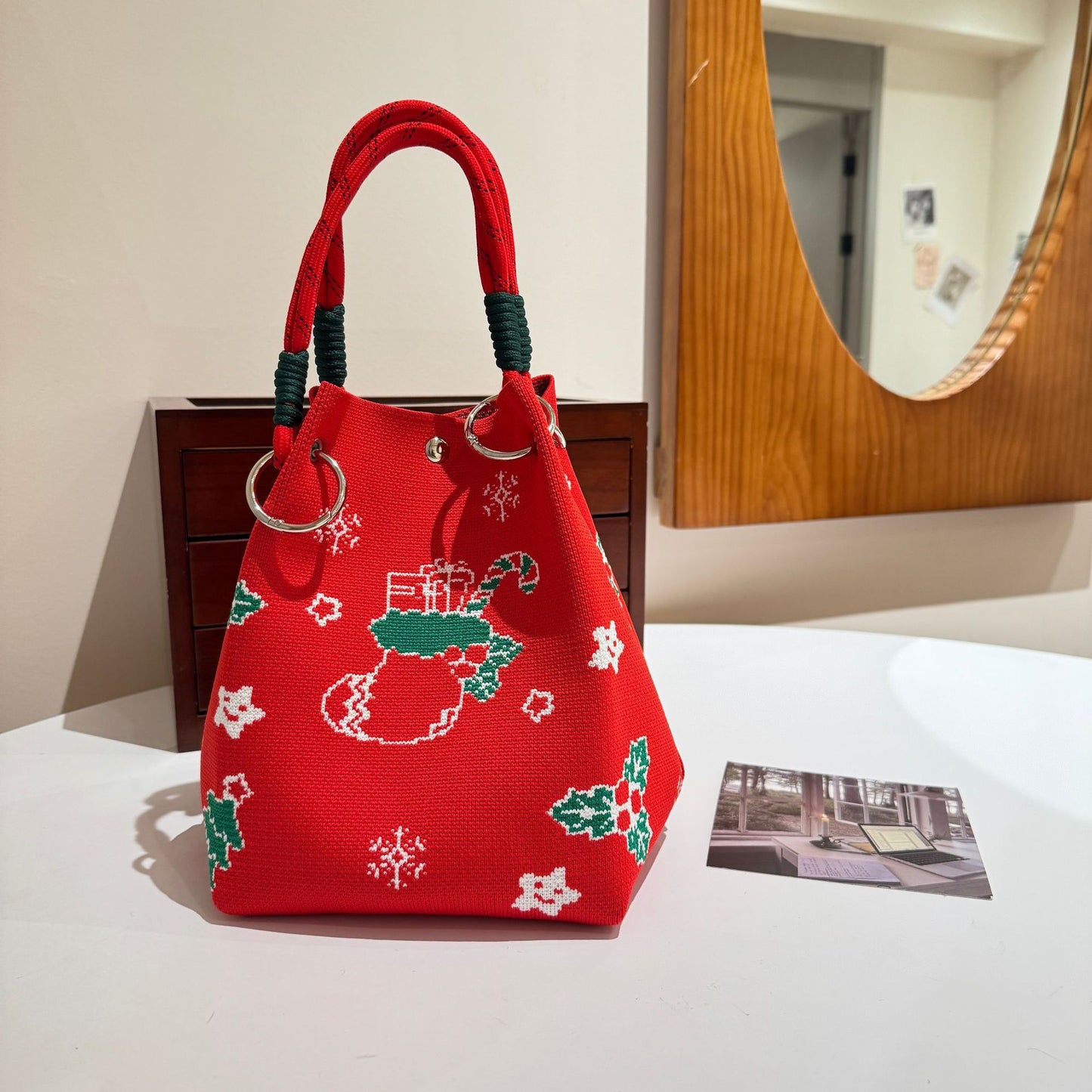 Sac à main tricoté avec boucle magnétique