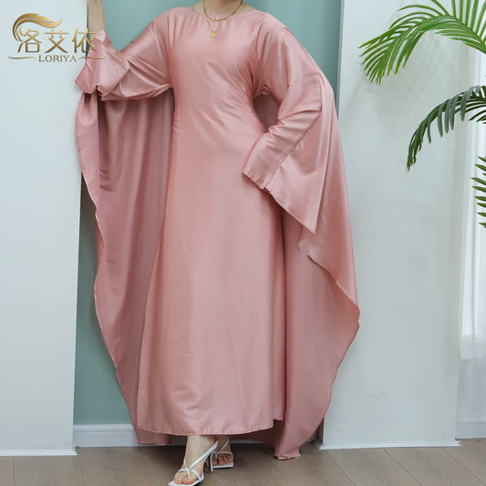 Robe longue en satin avec ceinture intégrée