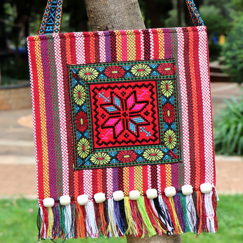 Sac bandoulière ethnique du Yunnan tissé à la main avec broderie